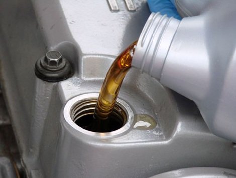 Как самому правильно заменить масло и фильтр в двигателе