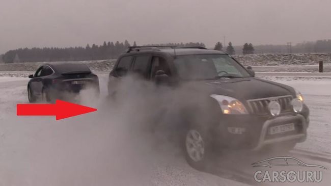 Новые испытания: Toyota Land Cruiser Prado vs. Tesla Model X