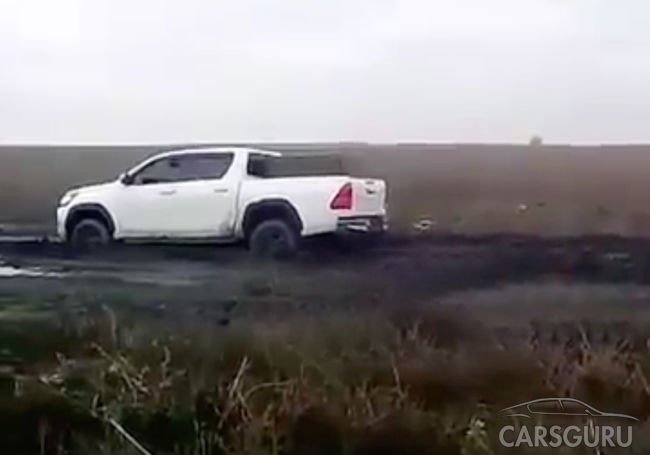 Видео-конфуз: как застряли 5 внедорожников и 2 трактора, помогая одной Ниве
