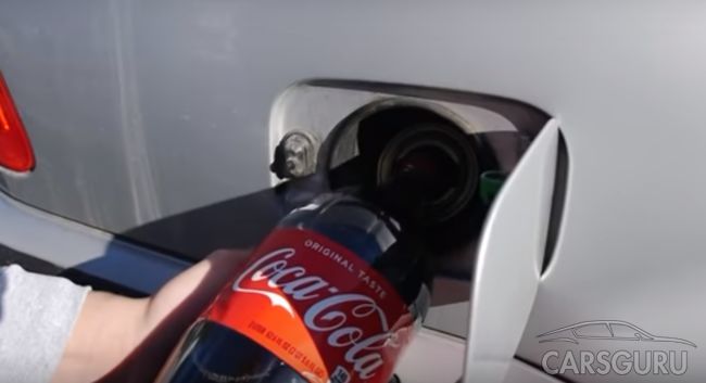 Видео-эксперимент: блогер залил «Кока-Колу» в бензобак