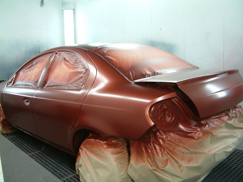Процесс покраски автомобиля в гаражных условиях